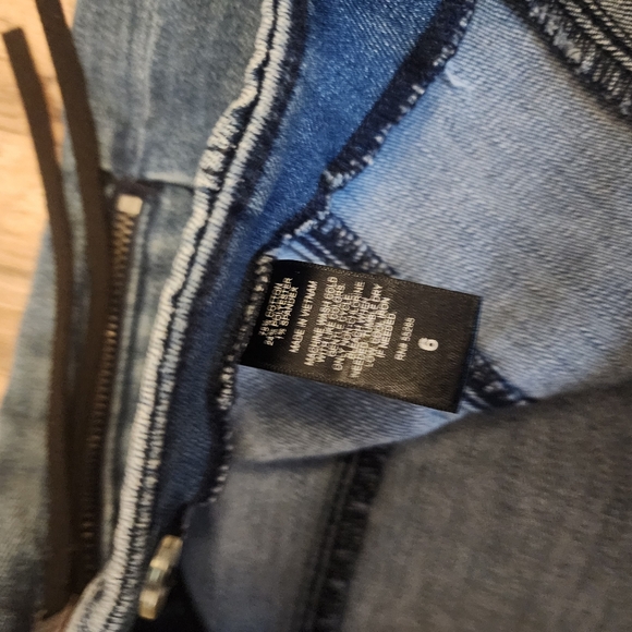 Shorts - Picture 4 of 6